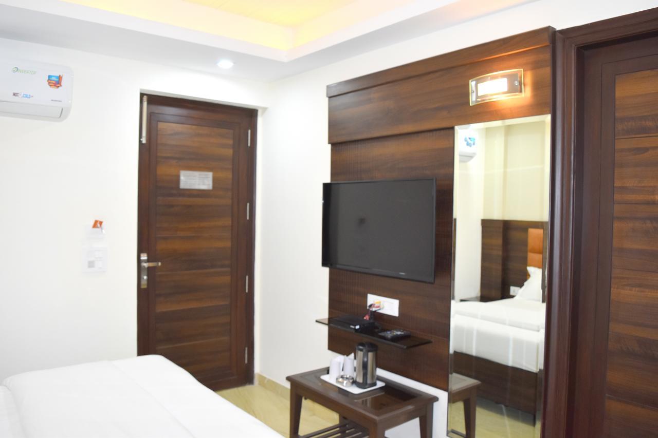 Hotel Tara Palace Redfort New Delhi Exterior photo